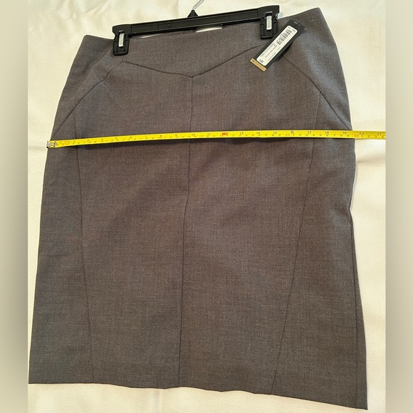 Worthington: Women’s gray knee length skirt, size 14, New - Picture 7 of 8